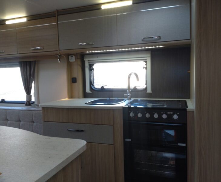 2016 Coachman Vision 450 Interior