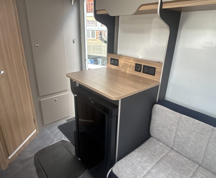 2026 Bailey Discovery D4-2 dresser