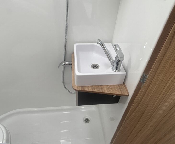 2026 Bailey Discovery D4-2 shower