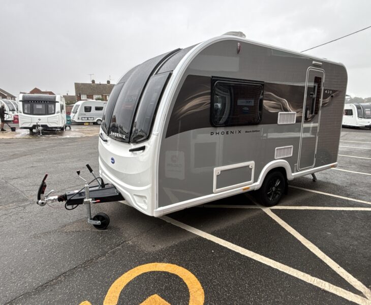 2026 Bailey Phoenix 420 Black Edition nearside