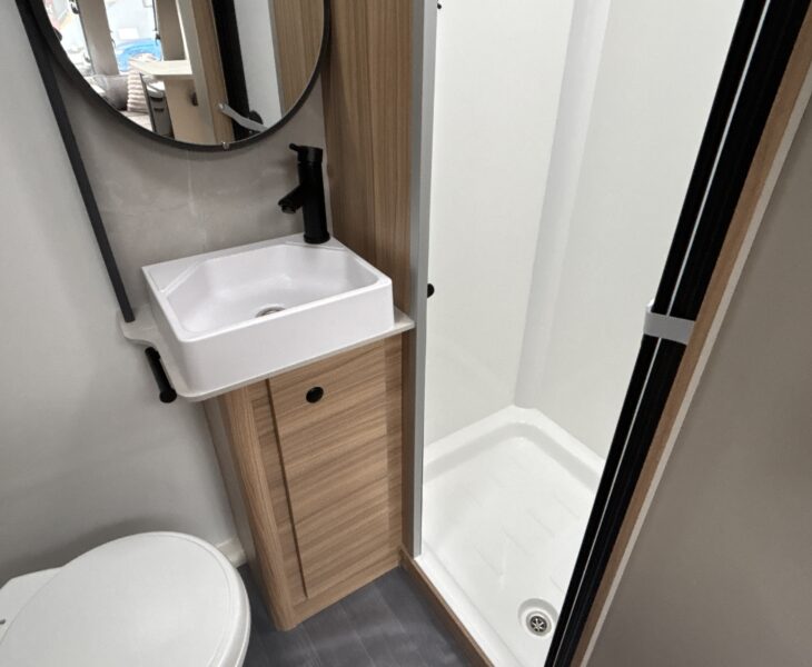 2026 Bailey Phoenix 420 Black Edition shower