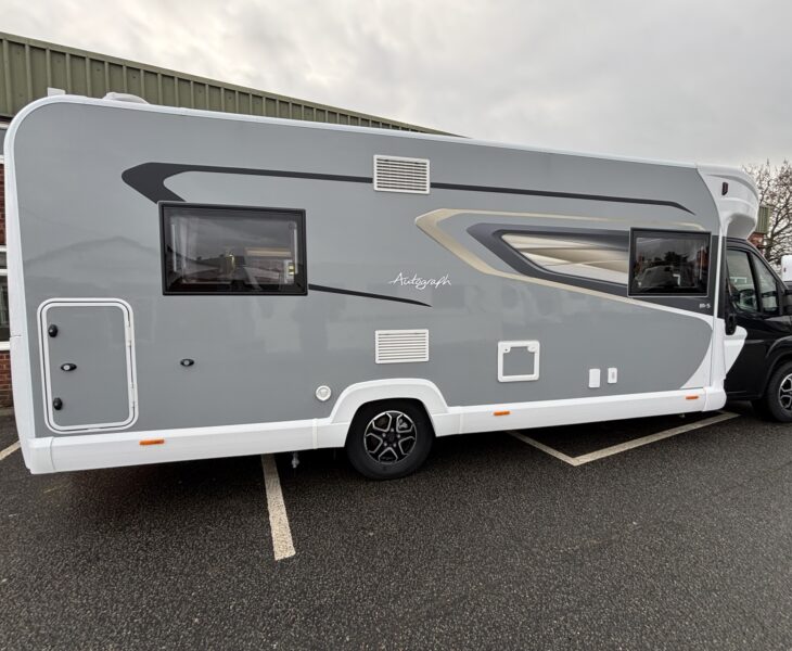 New Bailey Autograph 81-5 2026 offside