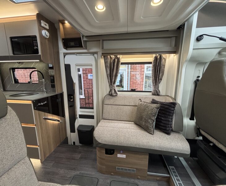 New Bailey Autograph 81-5 2026 lounge nearside