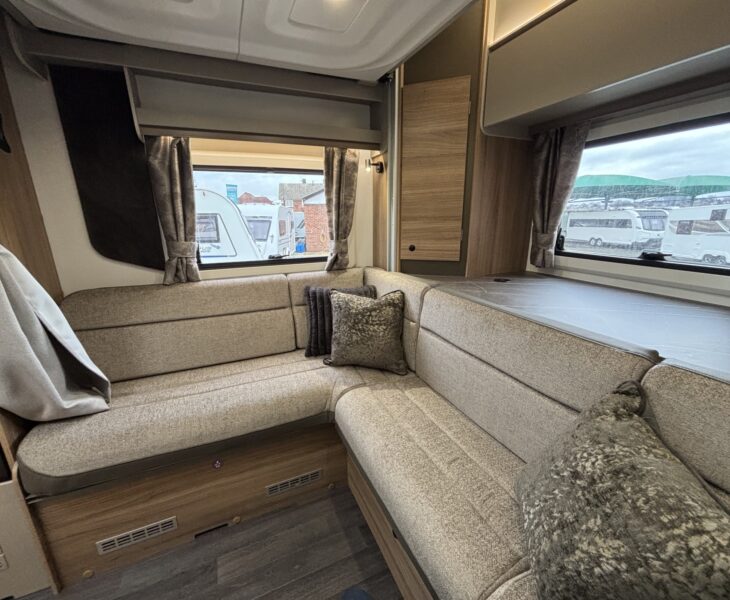 New Bailey Autograph 81-5 2026 rear lounge offside