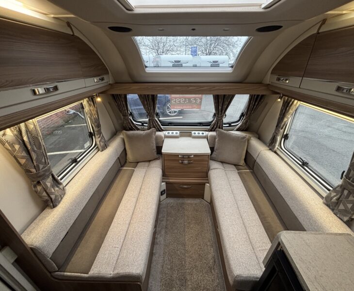 Swift Challenger 560 2022 FRONT LOUNGE