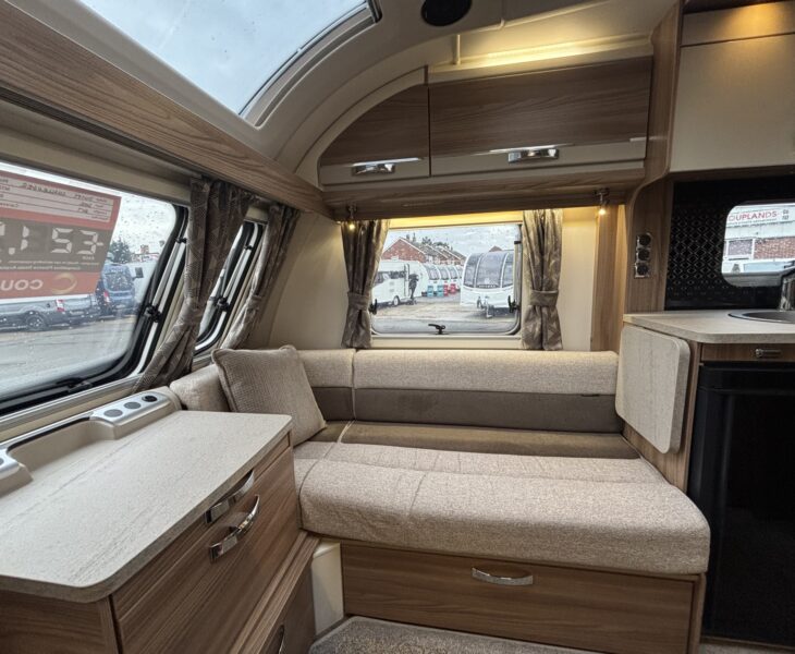 Swift Challenger 560 2022 OFFSIDE LOUNGE