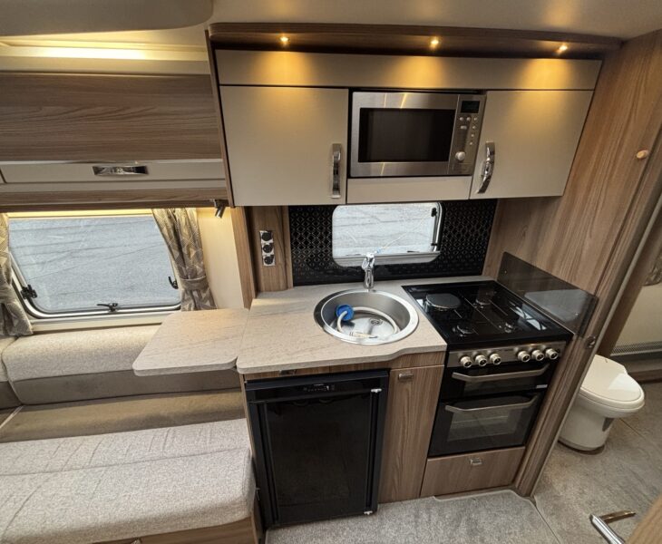 Swift Challenger 560 2022 KITCHEN