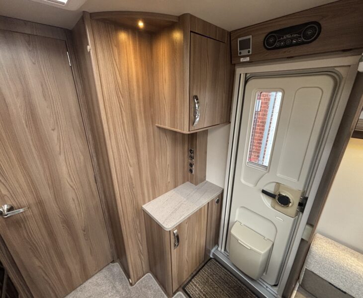 Swift Challenger 560 2022 ENTRANCE