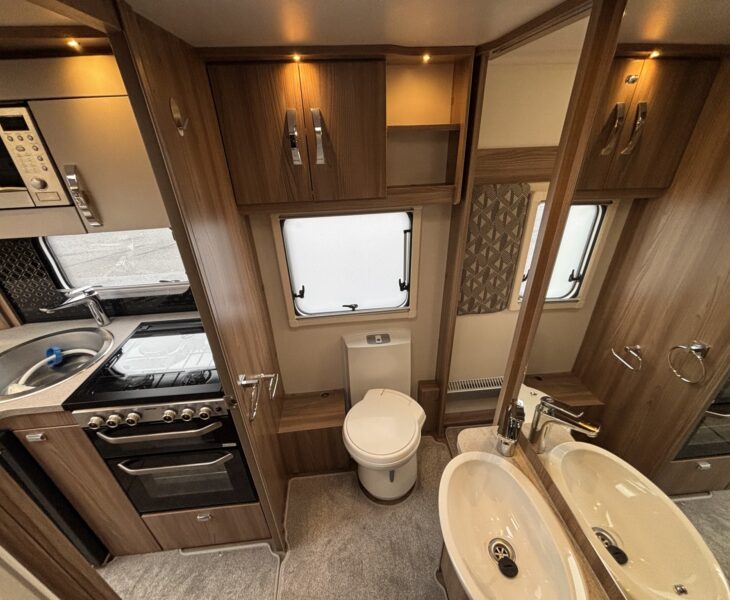 Swift Challenger 560 2022 WASHROOM