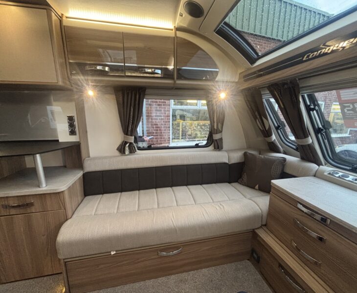 Swift Conqueror 530 2016 NEARSIDE LOUNGE