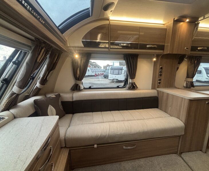 Swift Conqueror 530 2016 OFFSIDE LOUNGE