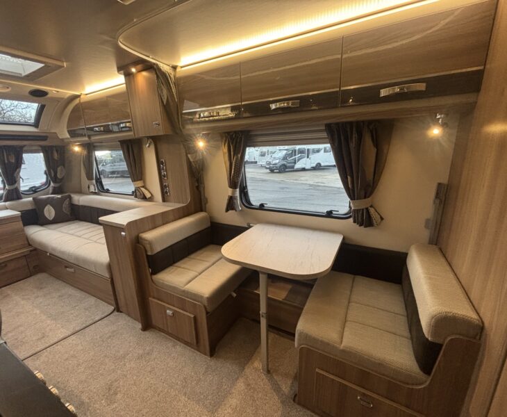 Swift Conqueror 530 2016 DINETTE