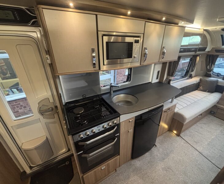Swift Conqueror 530 2016 KITCHEN