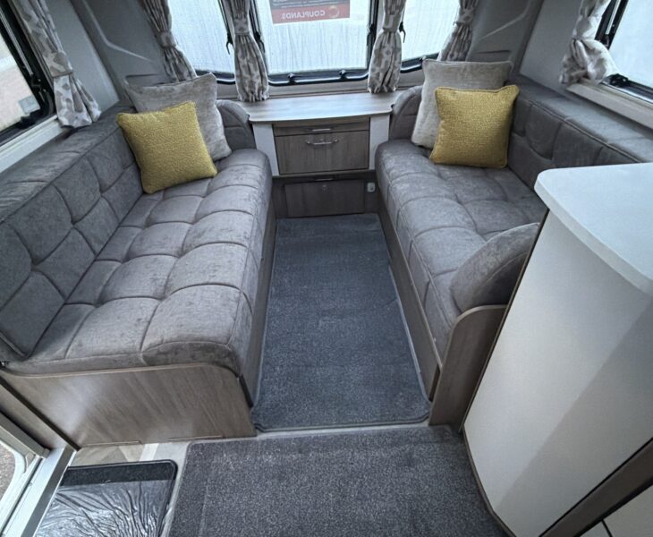26 Coachman VIP 575 front seating