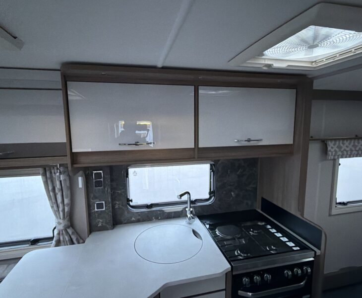 26 Coachman VIP 575 kitchen lockers
