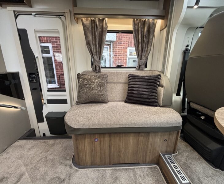 2026 Bailey Autograph 72-2 NEARSIDE LOUNGE