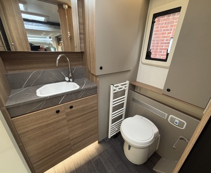 2026 Bailey Autograph 72-2 WASHROOM