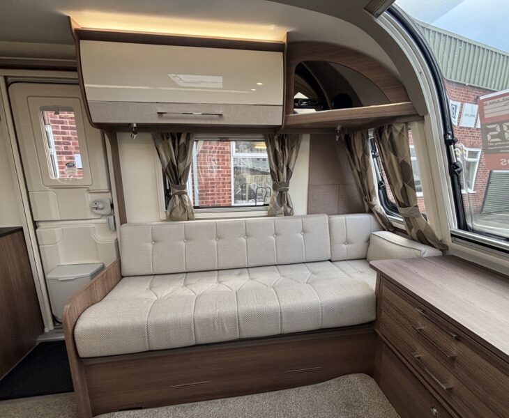 2021 Bailey Unicorn Pamplona Black Edition NEARSIDE LOUNGE