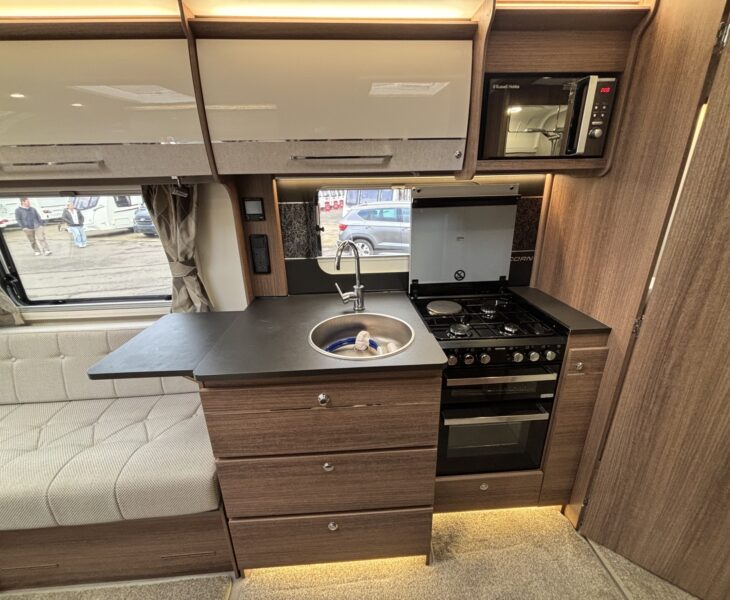 2021 Bailey Unicorn Pamplona Black Edition KITCHEN