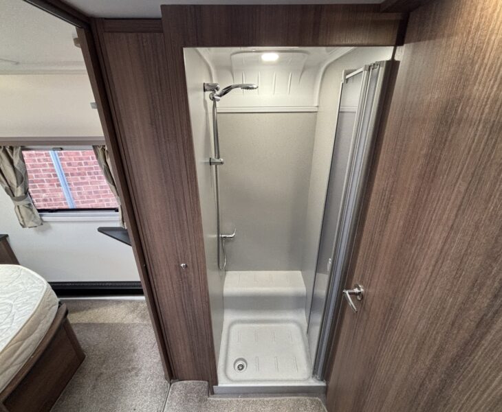 2021 Bailey Unicorn Pamplona Black Edition SHOWER