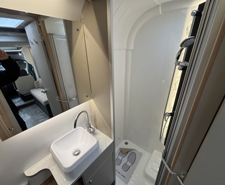 Bailey Adamo 60-2 WASHROOM