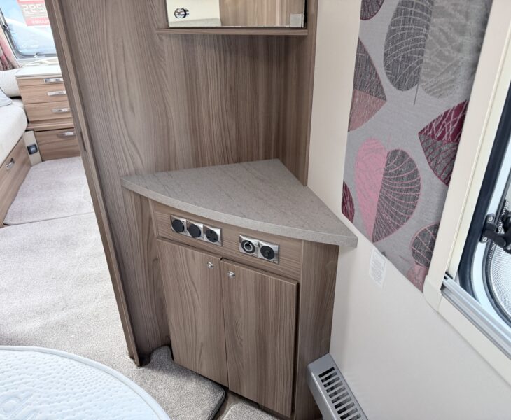 2017 Swift Challenger 580 Interior