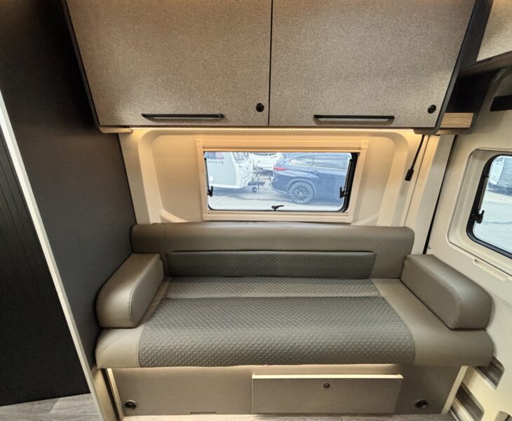 New Bailey Endurance E62 2026 OFFSIDE BENCH SEAT