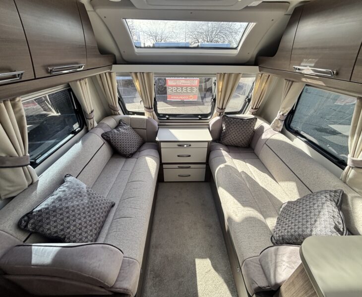 2023 Buccaneer Commodore LOUNGE