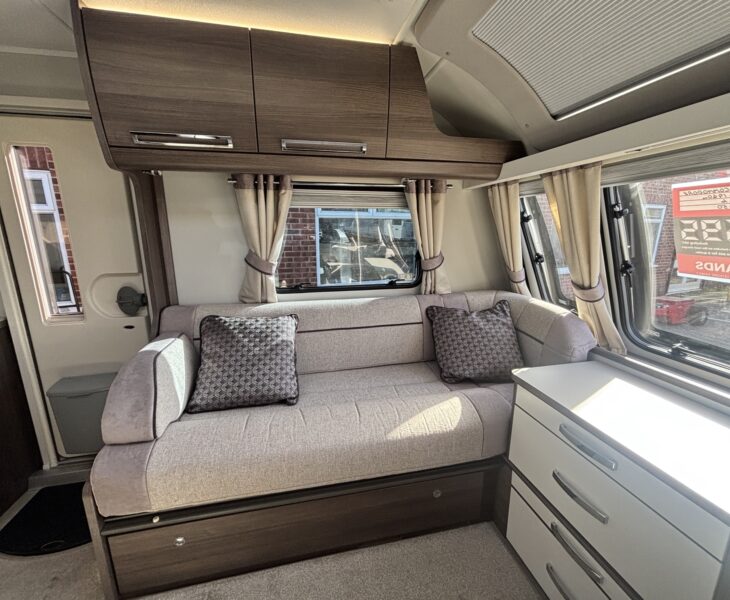 2023 Buccaneer Commodore NEARSIDE SEAT