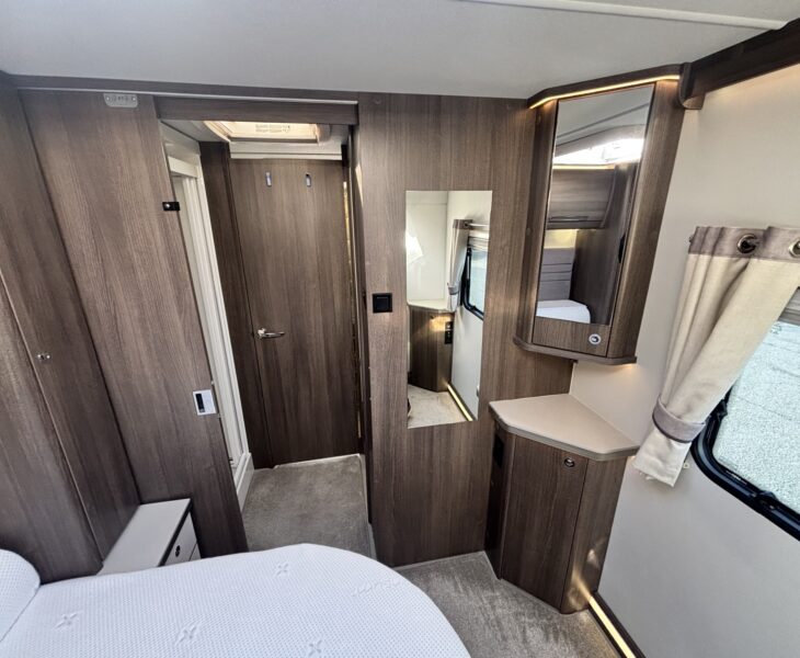 2023 Buccaneer Commodore VANITY AREA