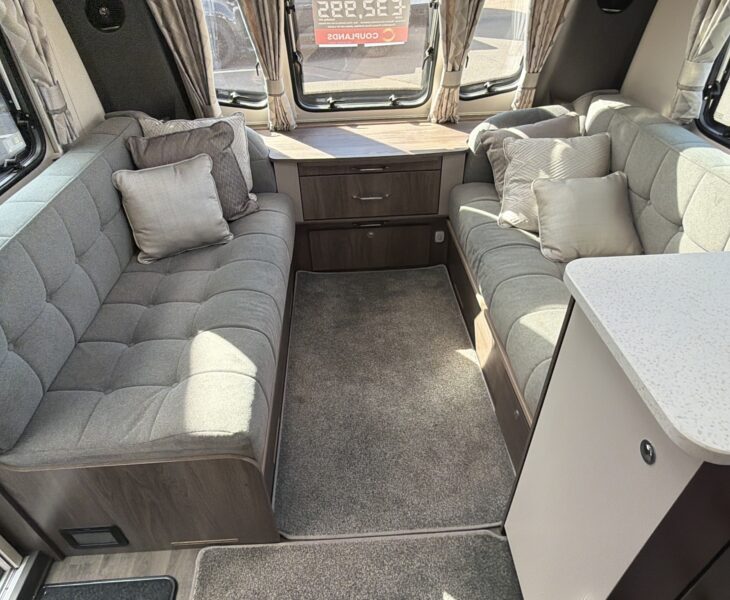 Coachman Laser 875 Xcel Interior