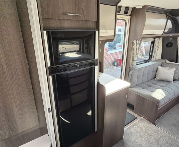 Coachman Laser 875 Xcel Interior