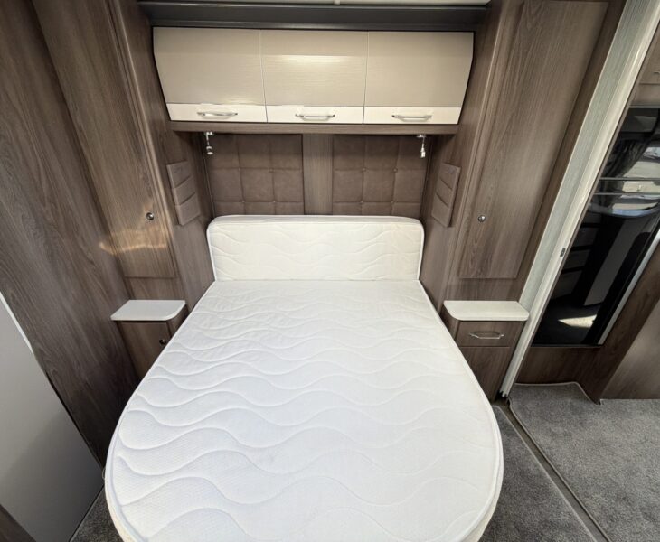 Coachman Laser 875 Xcel Interior