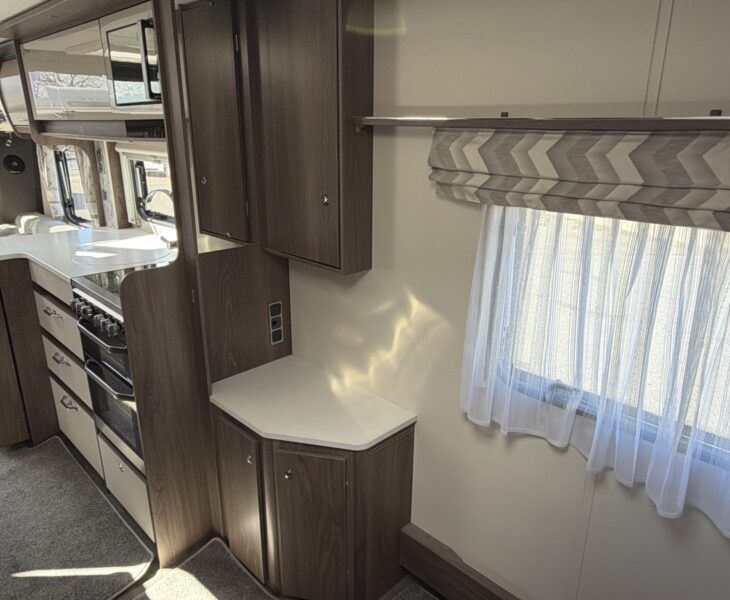 Coachman Laser 875 Xcel Interior