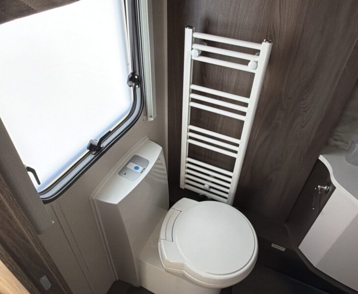 Coachman Laser 875 Xcel Interior