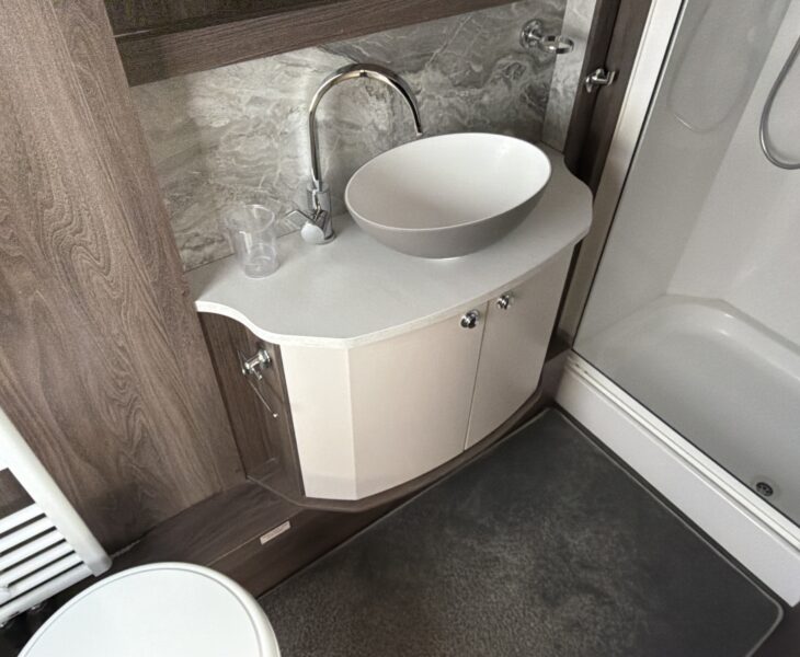 Coachman Laser 875 Xcel Interior