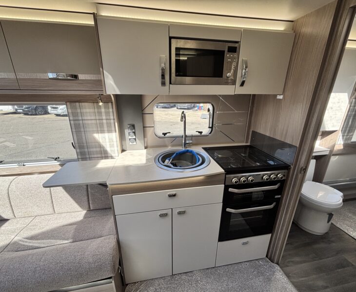Swift Challenger SE 650 2023 KITCHEN