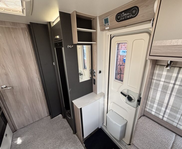 Swift Challenger SE 650 2023 ENTRANCE