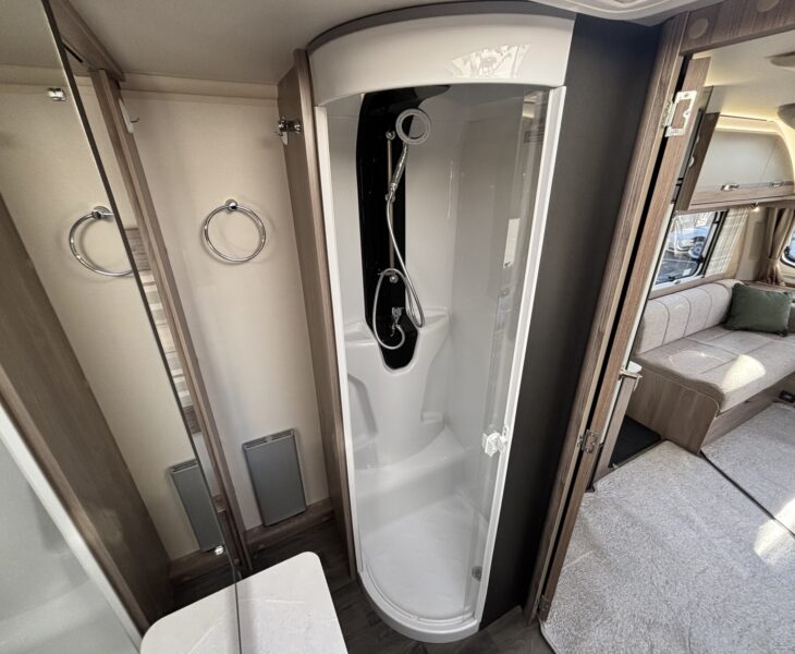 Swift Challenger SE 650 2023 SHOWER