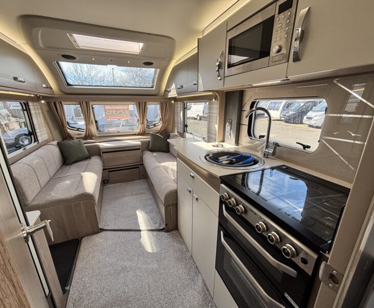 Swift Challenger SE 650 2023 VIEW TO FRONT