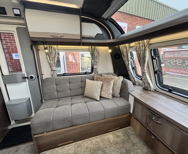 2025 Coachman Laser 575 Xtra NEARSIDE LOUNGE
