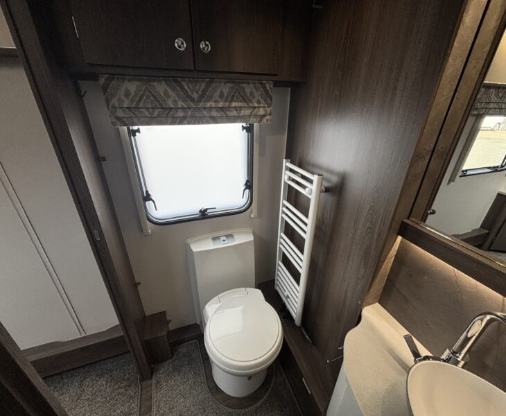 2025 Coachman Laser 575 Xtra WASHROOM