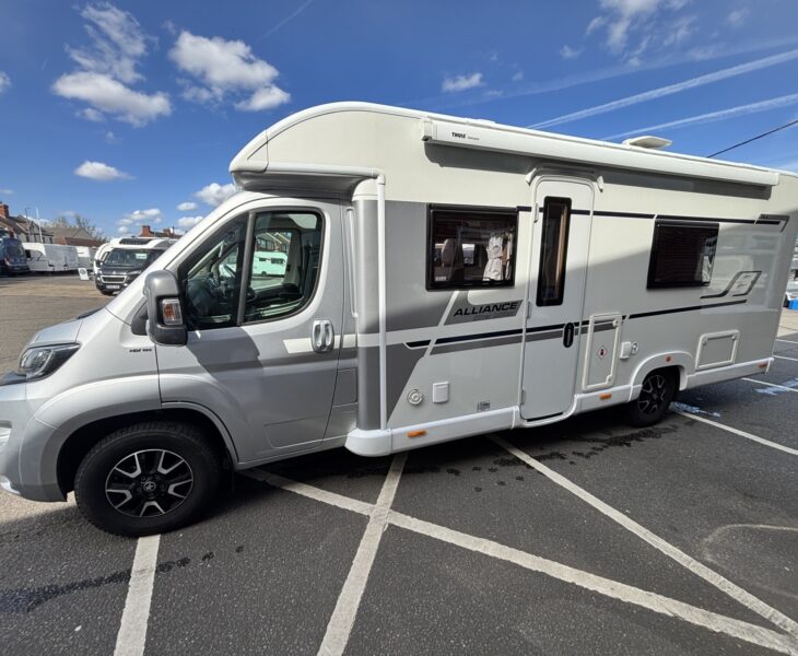 Bailey Alliance Silver Edition 76/4 2020 NEARSIDE