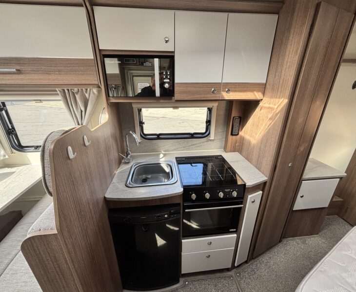 Bailey Alliance Silver Edition 76/4 2020 KITCHEN