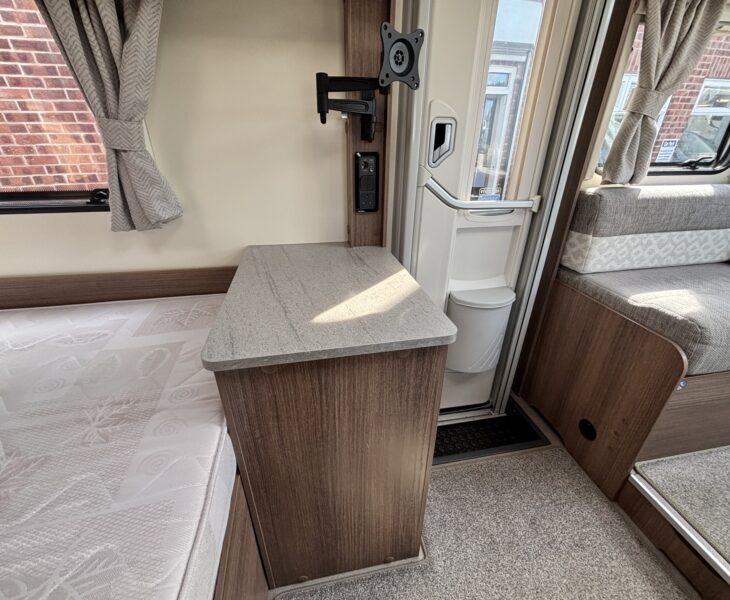 Bailey Alliance Silver Edition 76/4 2020 ENTRANCE