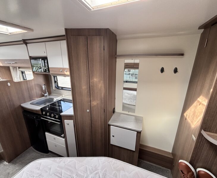 Bailey Alliance Silver Edition 76/4 2020 WARDROBE/VANITY AREA