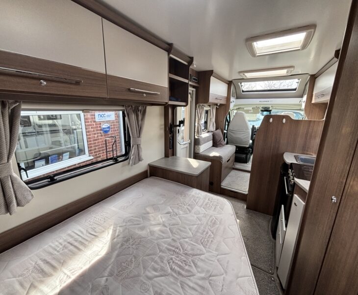 Bailey Alliance Silver Edition 76/4 2020 VIEW TO FRONT