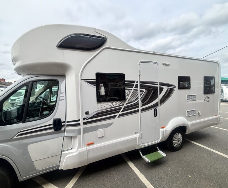 Swift Edge 486 2023 NEARSIDE