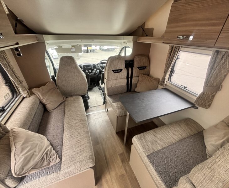 Swift Edge 486 2023 FRONT LOUNGE