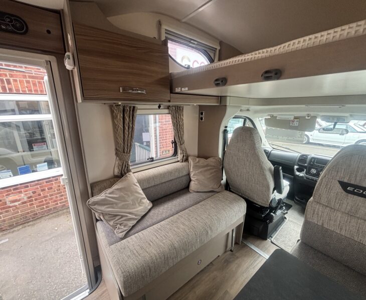 Swift Edge 486 2023 NEARSIDE BENCH SEAT